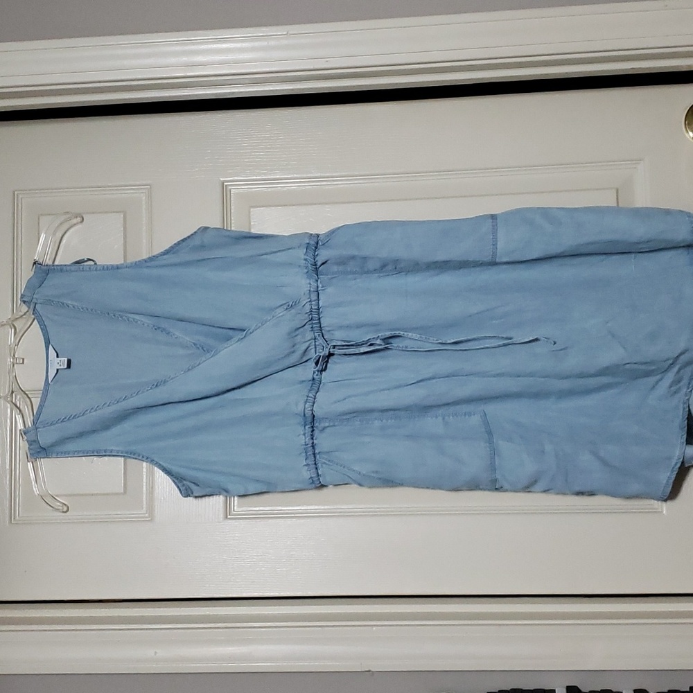 Sleeveless dress